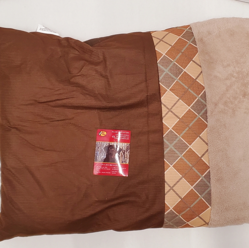 Bass Pro Shops Dog BedBrown